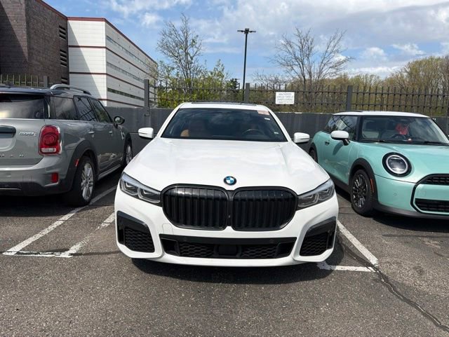 Used 2022 BMW 750i xDrive w/ Luxury Rear Seating Package AWD/4WD image 2