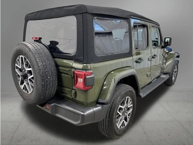 Used 2024 Jeep Wrangler Unlimited Sahara AWD/4WD image 5