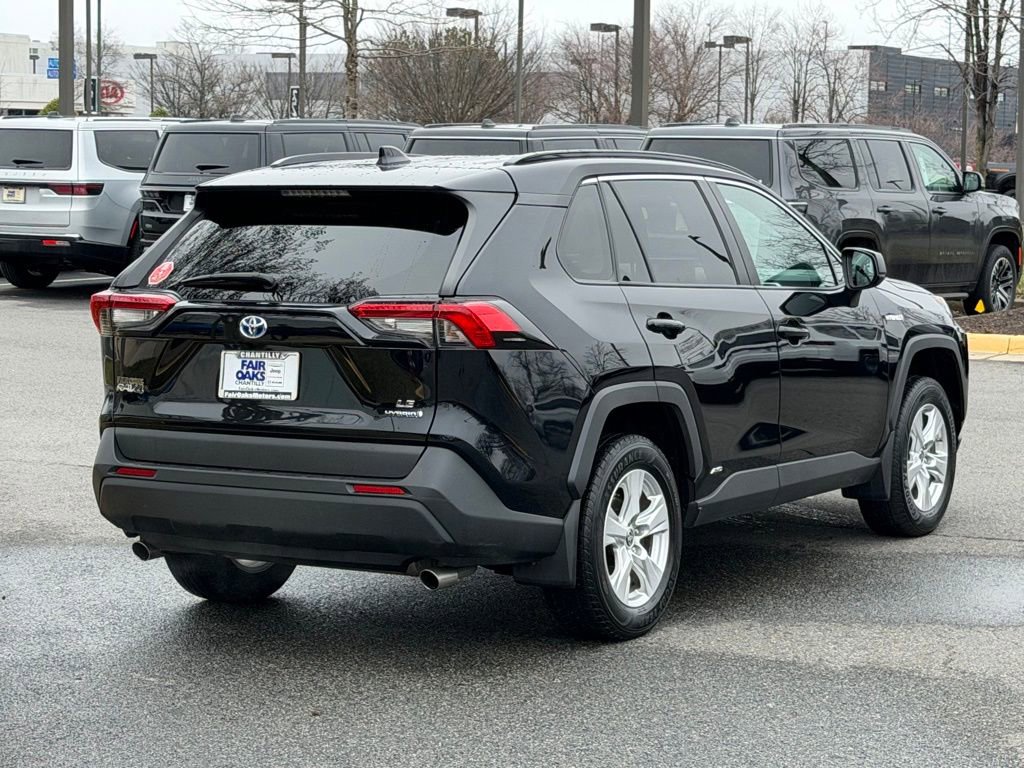 Used 2021 Toyota RAV4 LE image 7