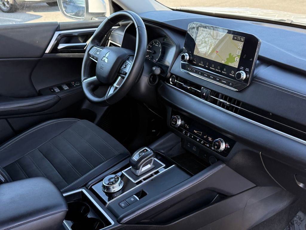 Used 2024 Mitsubishi Outlander SE image 8