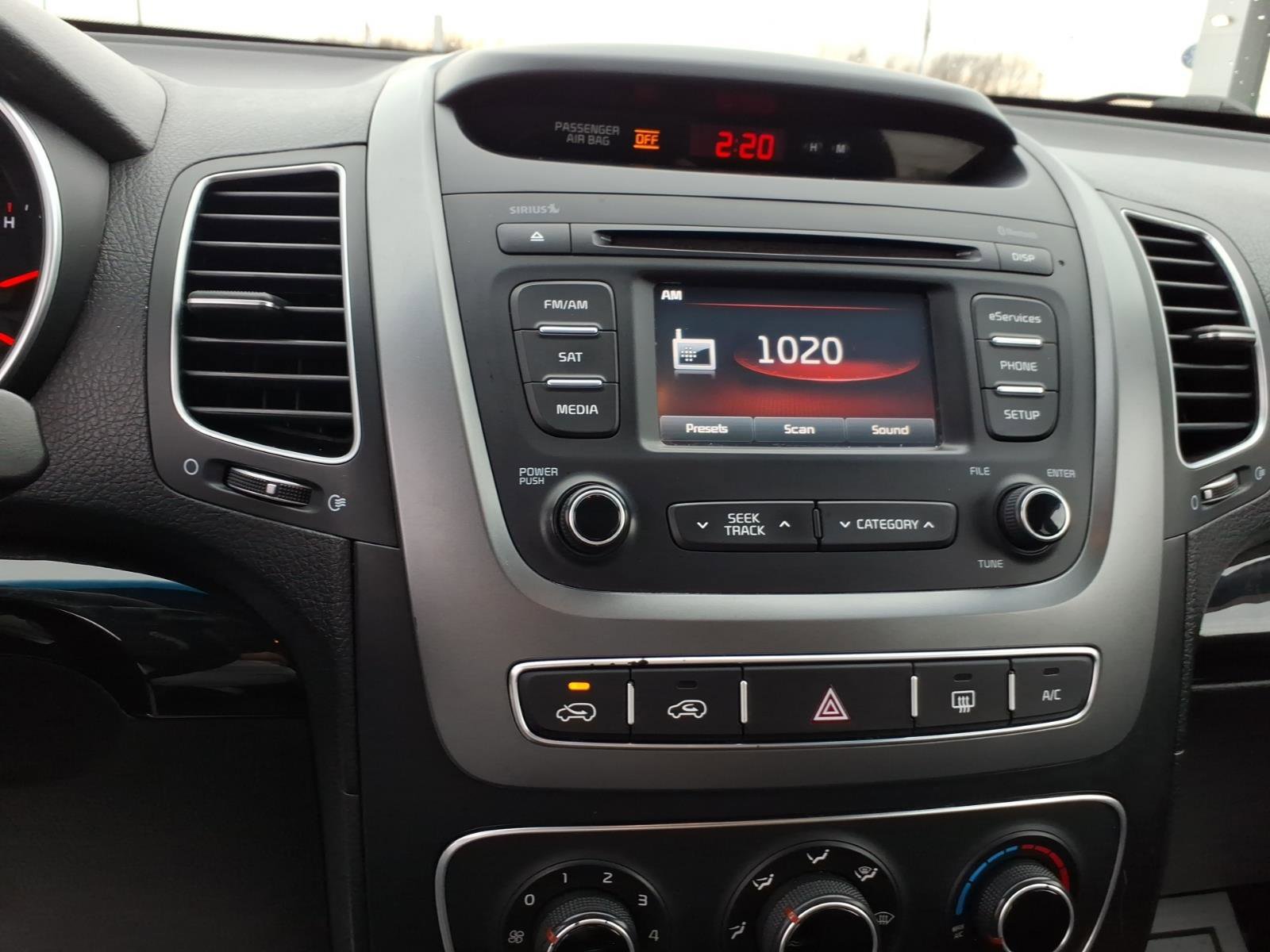 Used 2015 Kia Sorento LX image 14