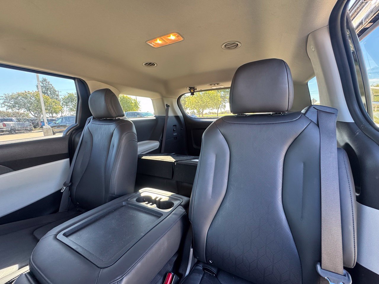 Used 2024 Kia Carnival LX FWD image 7