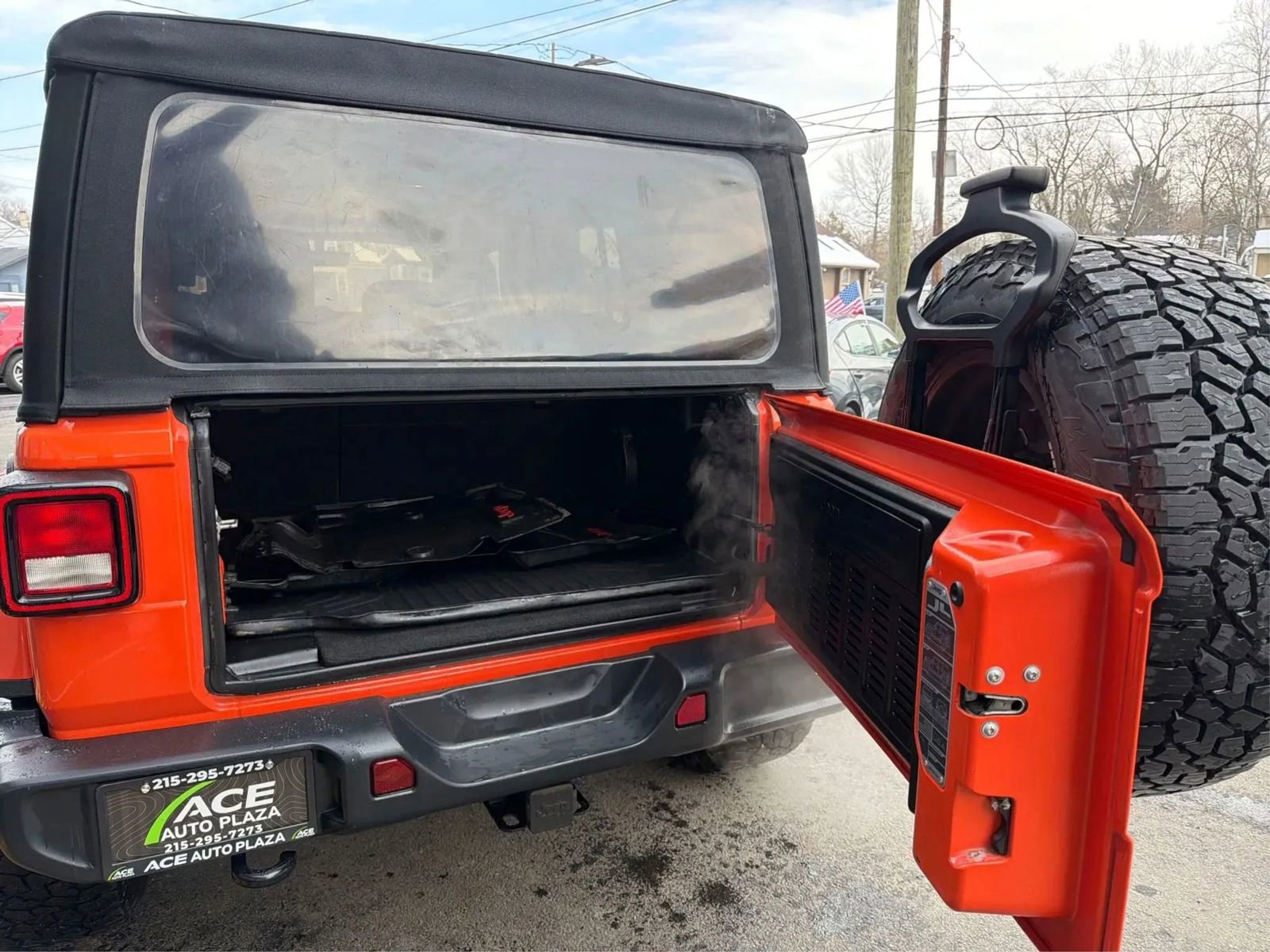 Used 2018 Jeep Wrangler Unlimited Sahara w/ Dual Top Group image 12