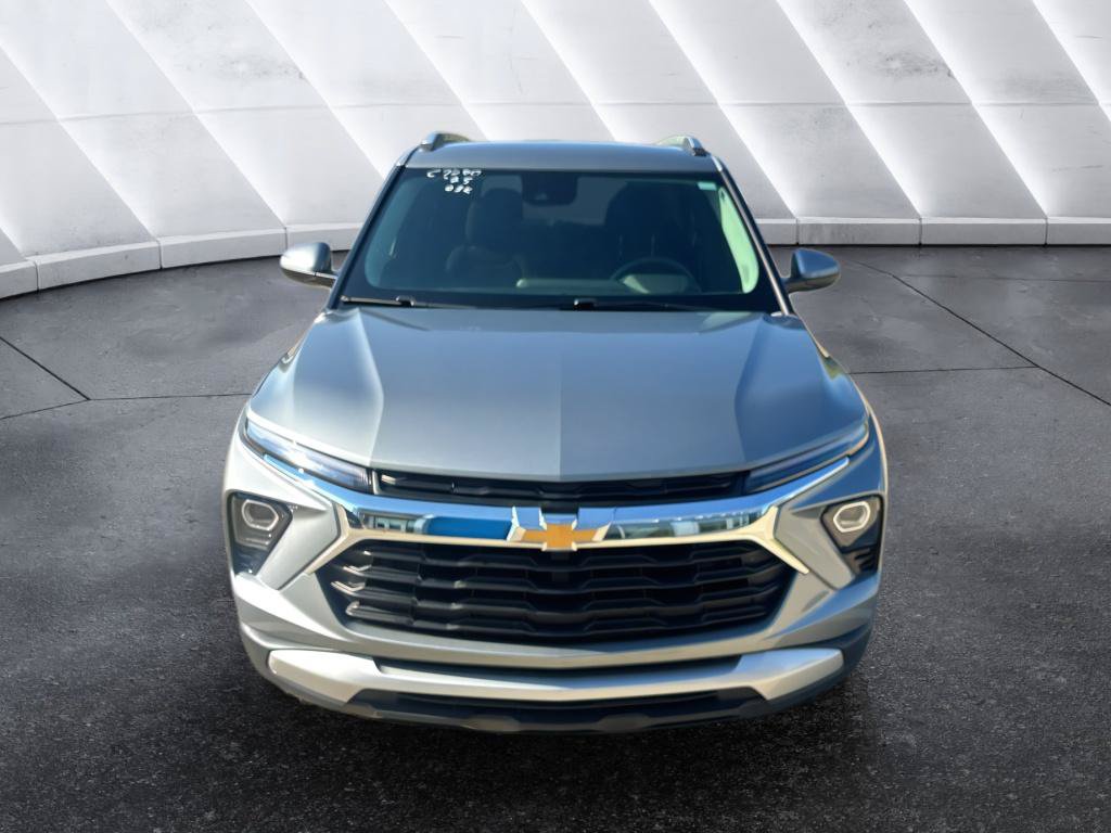 Used 2025 Chevrolet TrailBlazer LT AWD/4WD image 2