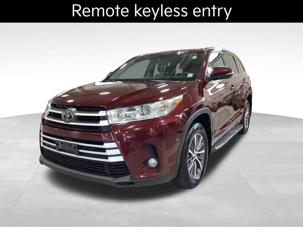 Used 2017 Toyota Highlander XLE image 4