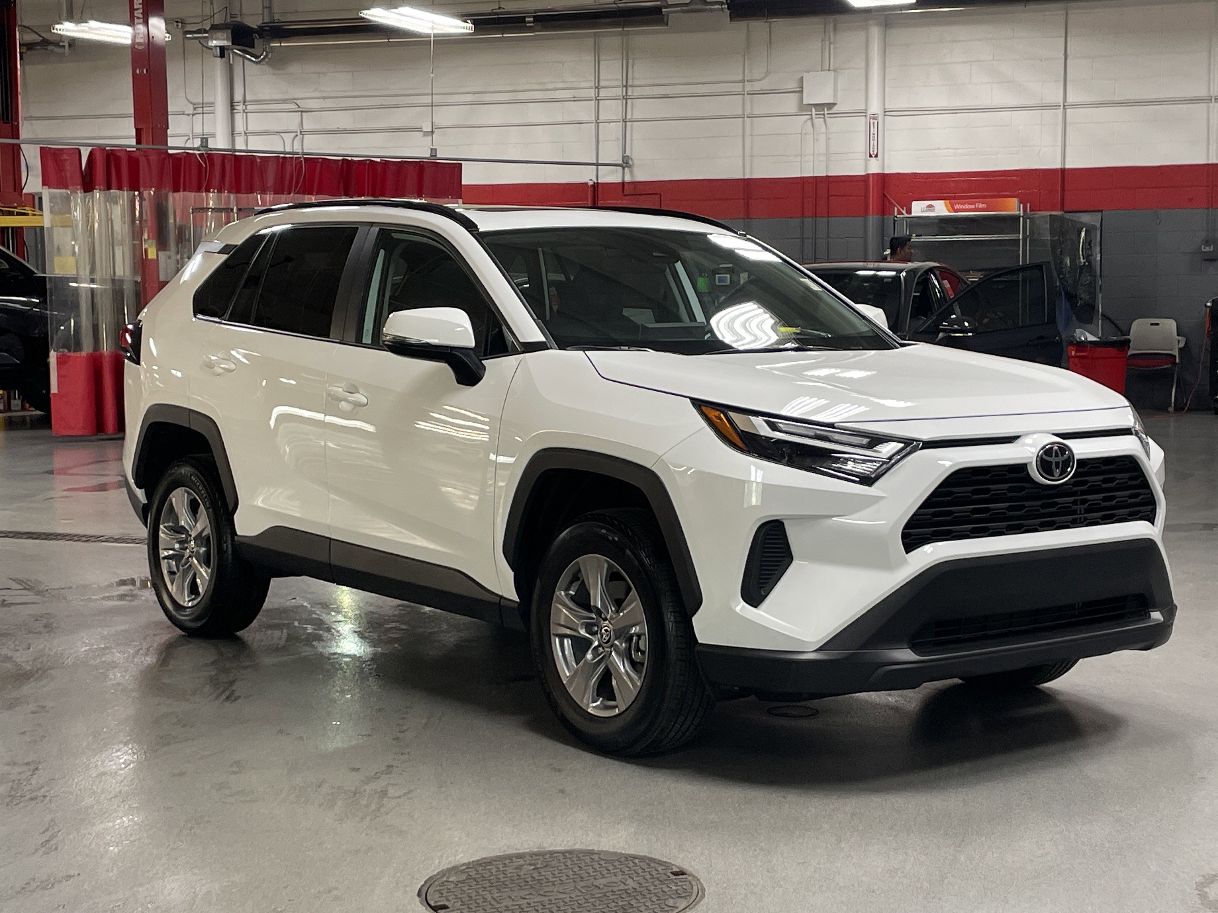 Used 2025 Toyota RAV4 XLE w/ Convenience Package image 2