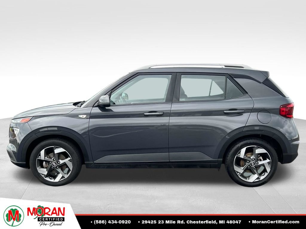 Used 2023 Hyundai Venue SEL FWD image 2