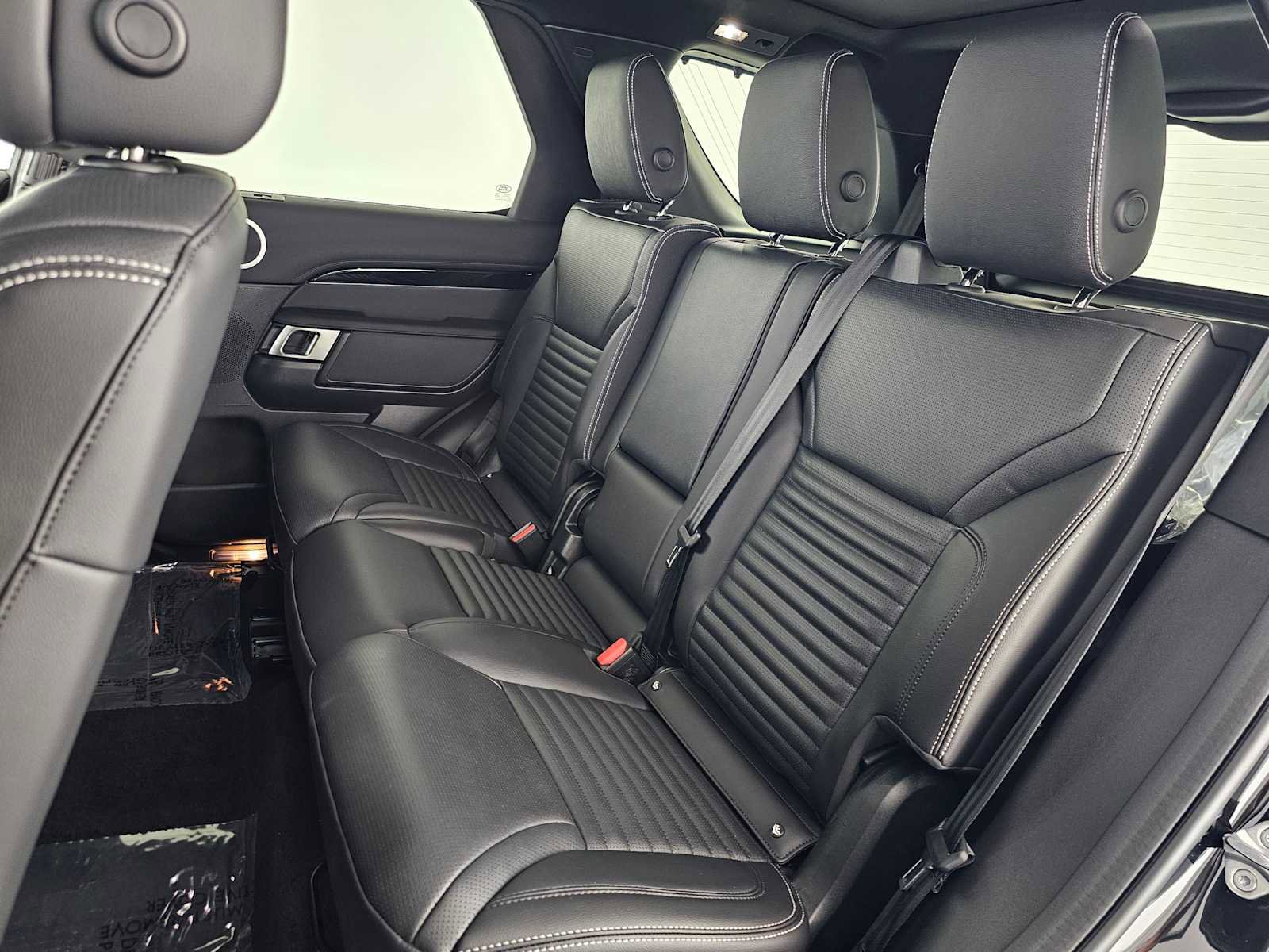 New 2026 Land Rover Discovery S AWD/4WD image 18