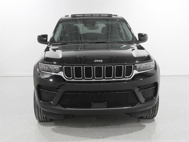 Used 2023 Jeep Grand Cherokee Laredo w/ Luxury Tech Group I image 2