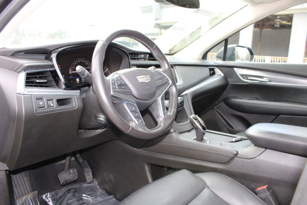 Used 2018 Cadillac XT5 Luxury w/ Driver Awareness Package image 14