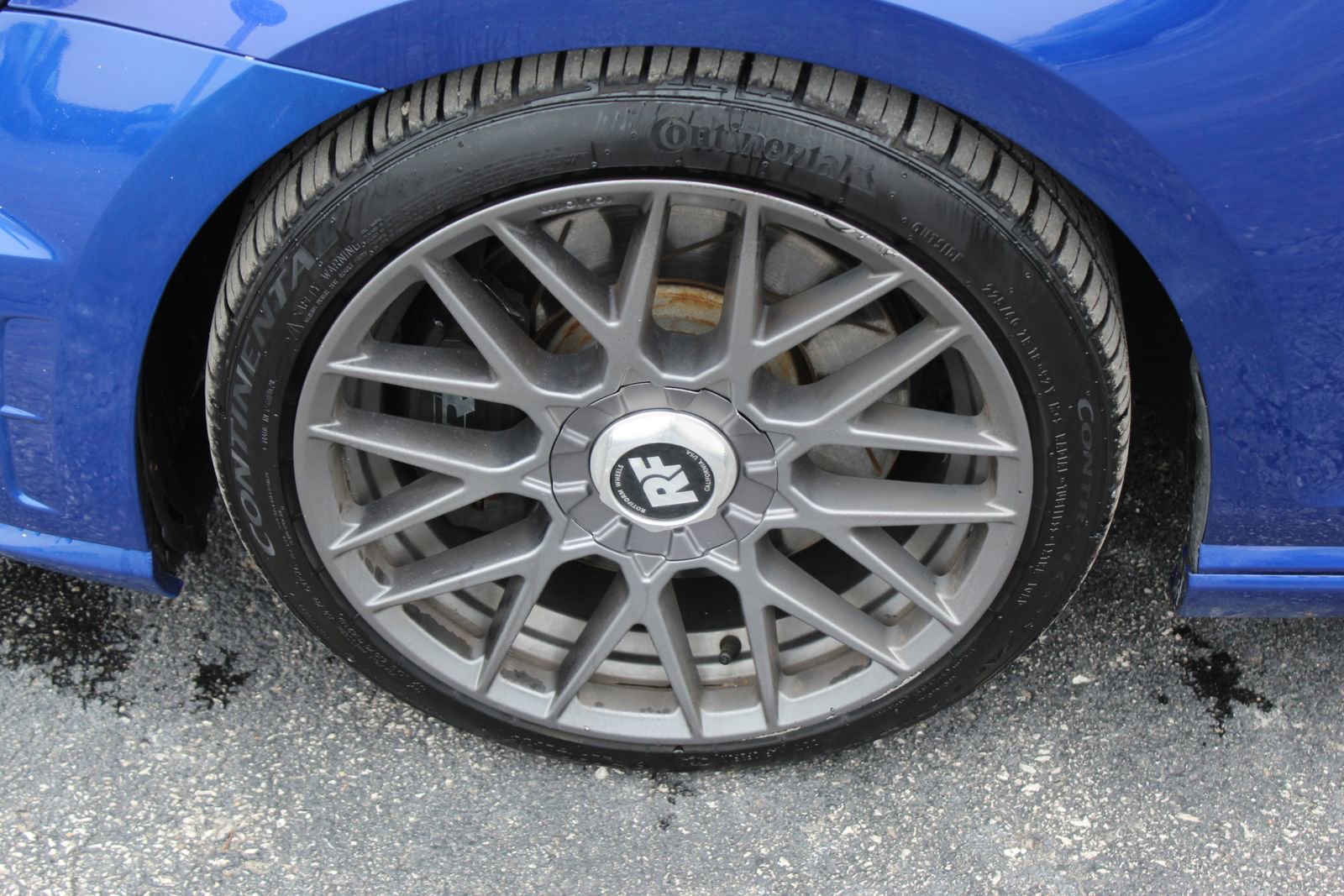 Used 2015 Volkswagen Golf R R image 2