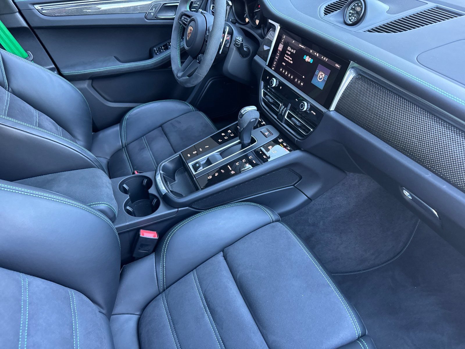Certified 2026 Porsche Macan GTS AWD/4WD image 17