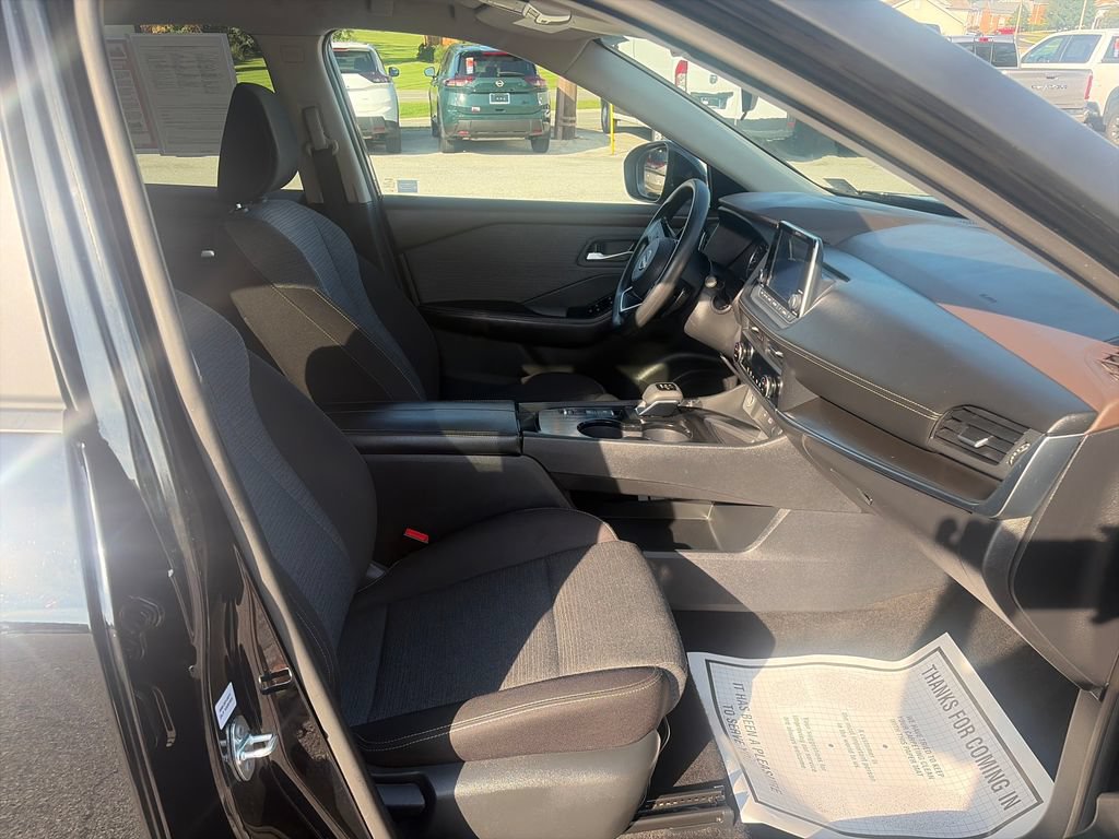 Used 2023 Nissan Rogue SV FWD image 38