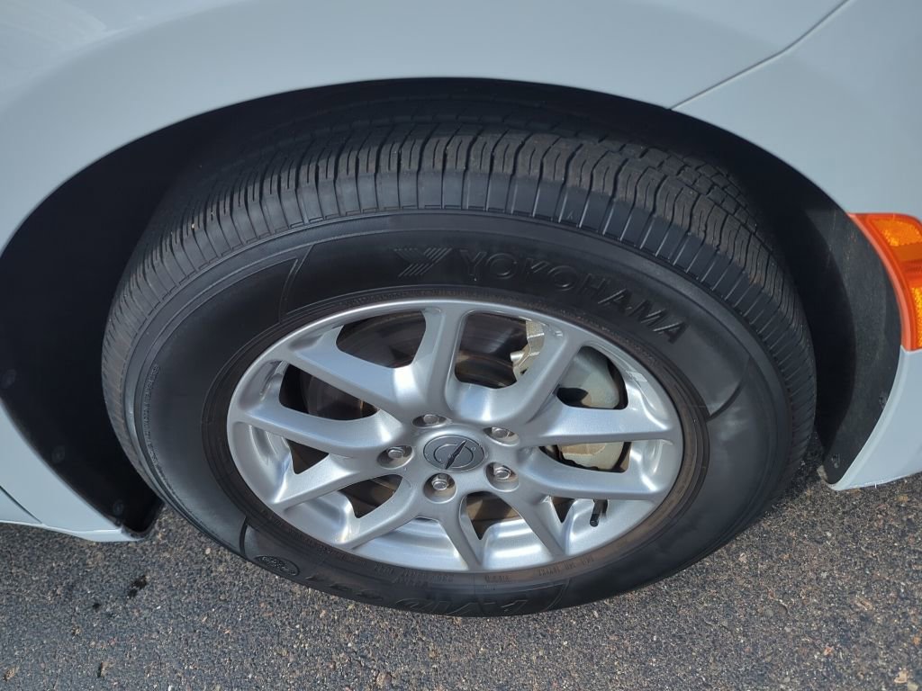 Used 2025 Chrysler Pacifica Select image 11