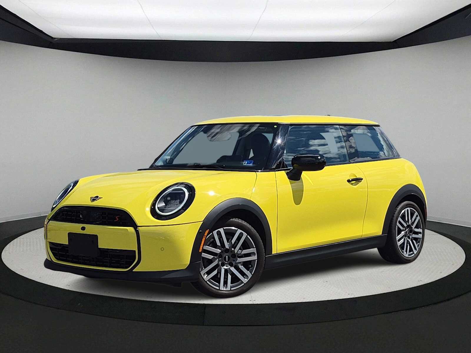 Used 2025 MINI Cooper S FWD image 1
