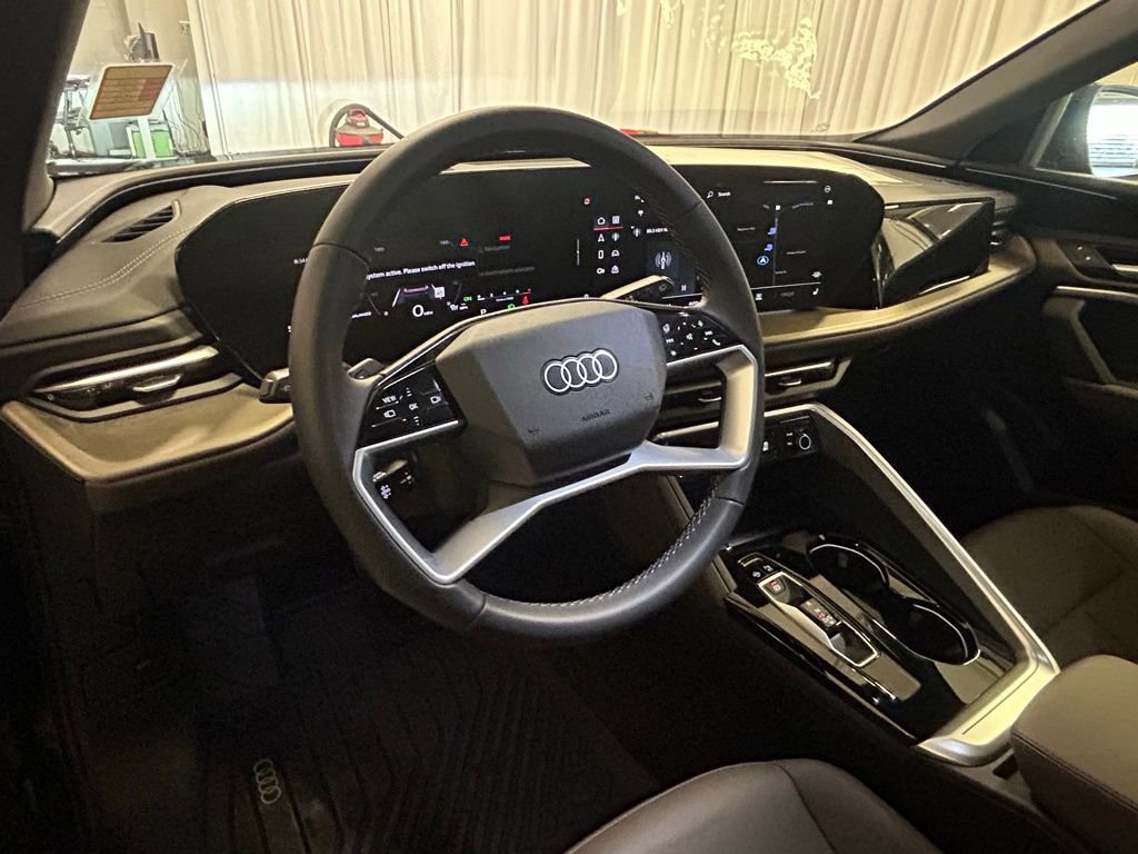 Used 2025 Audi Q5 Premium w/ Convenience Package AWD/4WD image 2