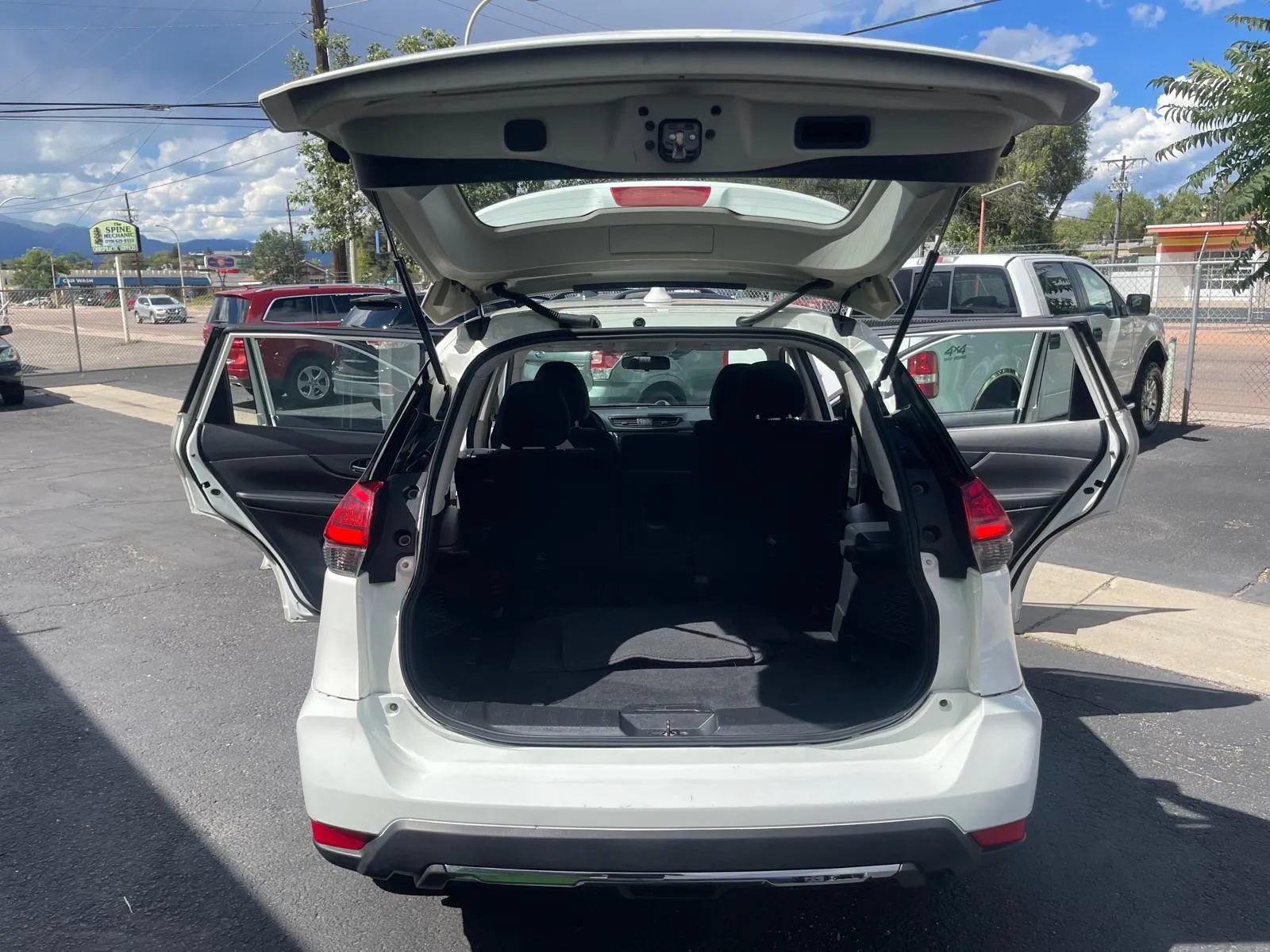Used 2017 Nissan Rogue S AWD/4WD image 12