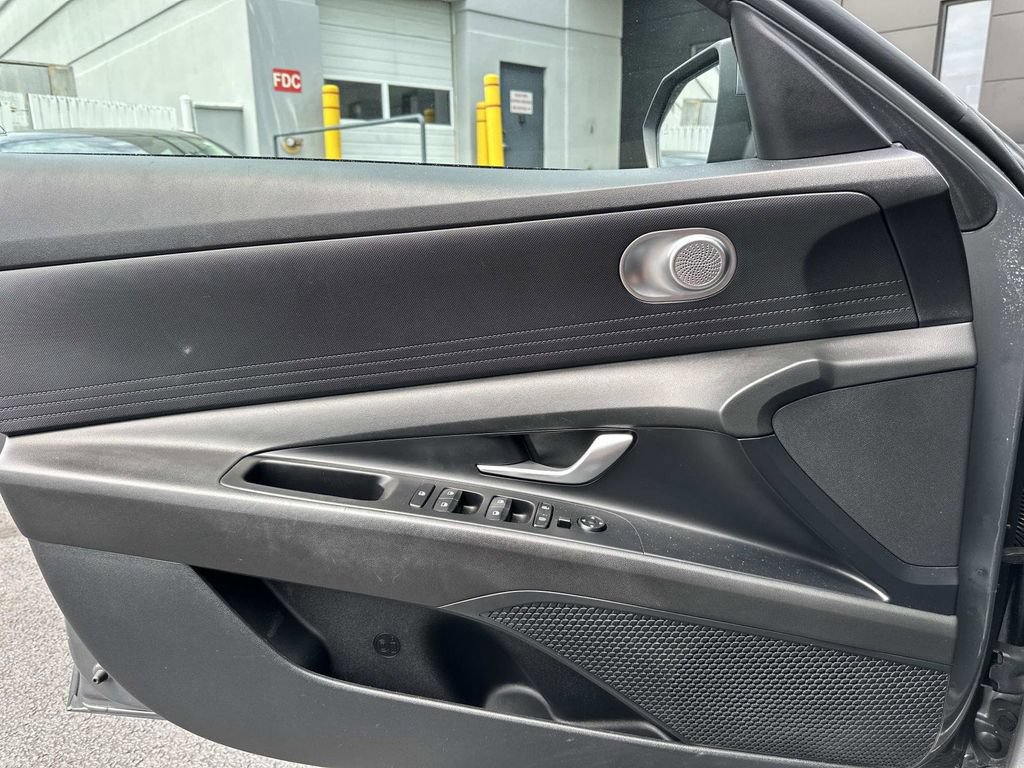 Used 2023 Hyundai Elantra SE FWD image 24