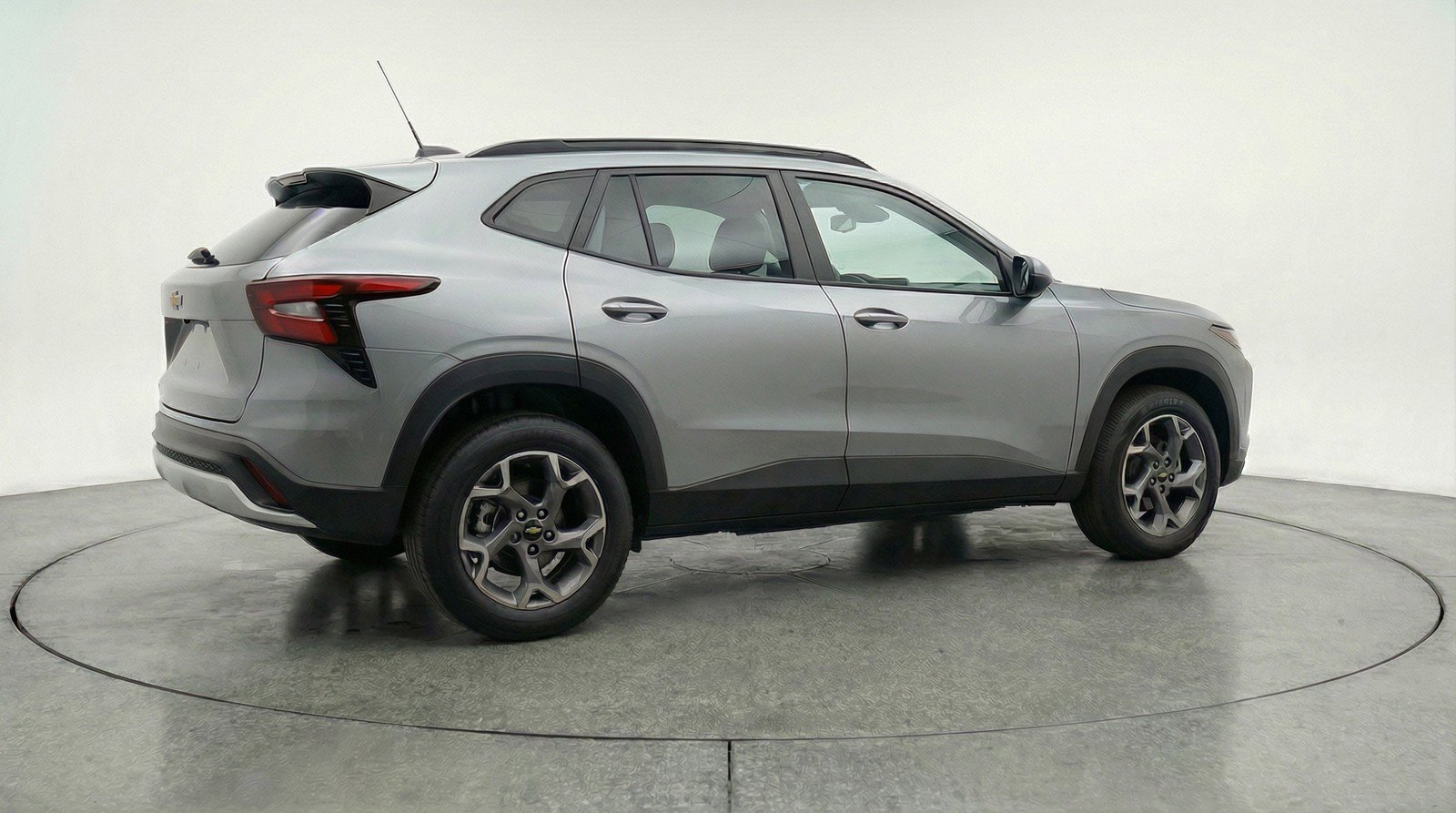 Used 2025 Chevrolet Trax LT w/ LT Convenience Package FWD image 9