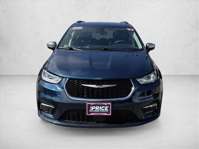Used 2023 Chrysler Pacifica Limited w/ Uconnect Theater Family Group FWD video 2
