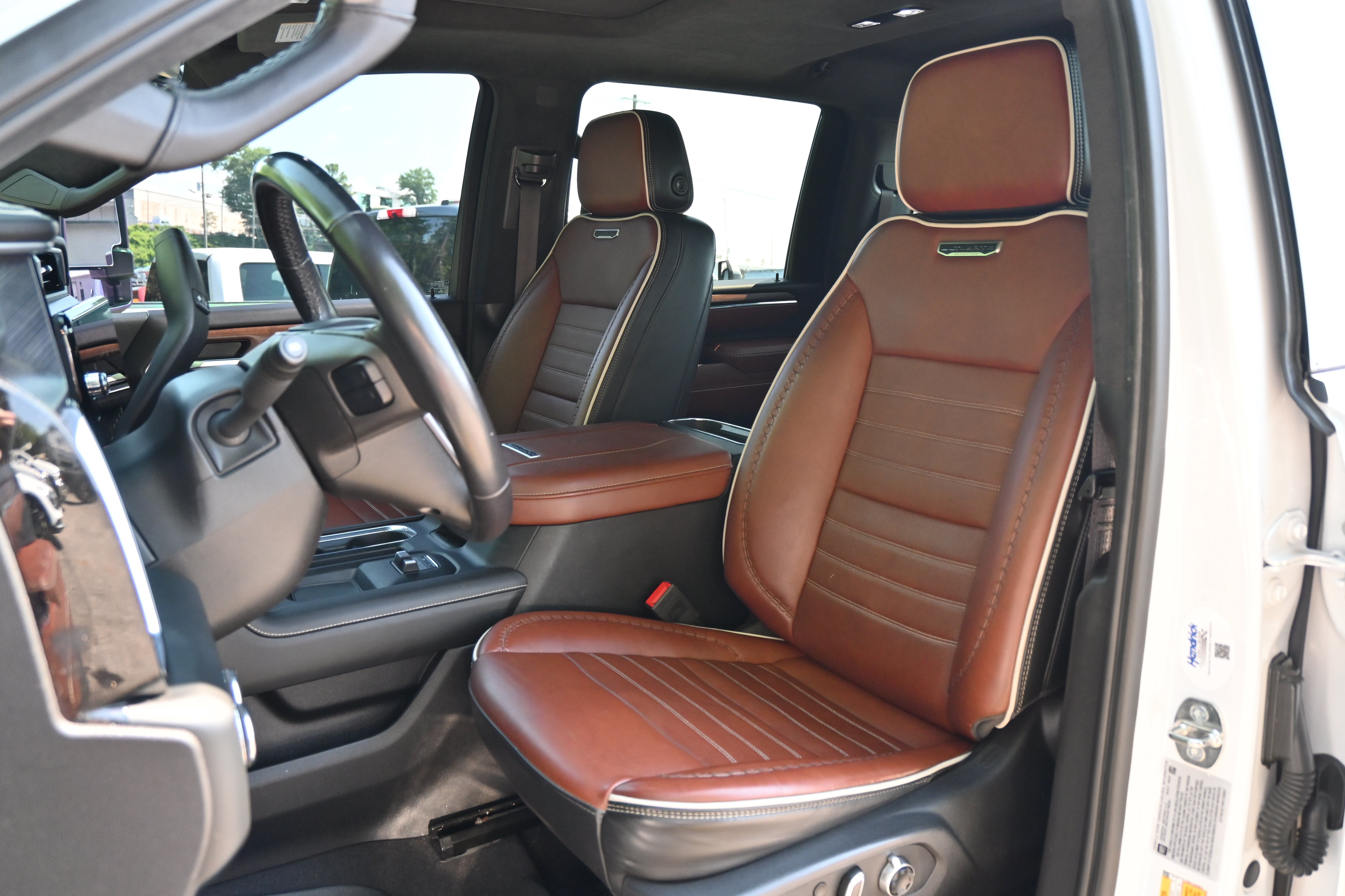 Used 2024 GMC Sierra 3500 Denali Ultimate AWD/4WD image 16