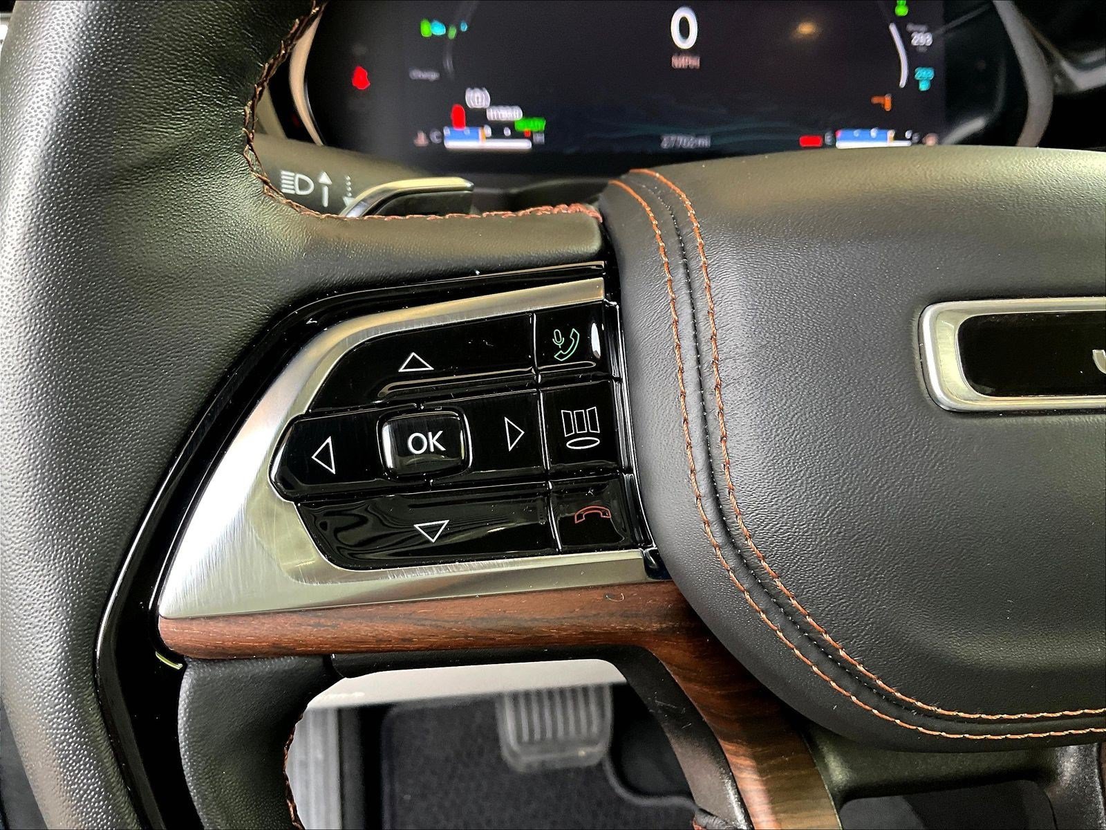 Used 2022 Jeep Grand Cherokee Summit w/ Advanced Protech Group IV AWD/4WD image 11