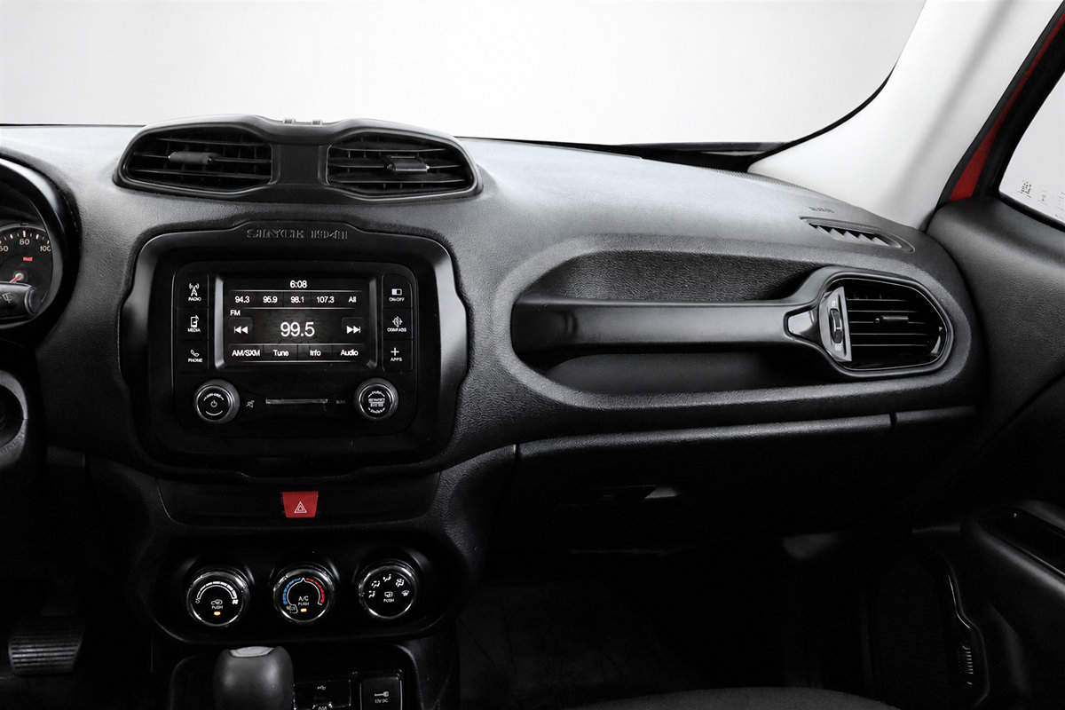 Used 2017 Jeep Renegade Altitude FWD image 30