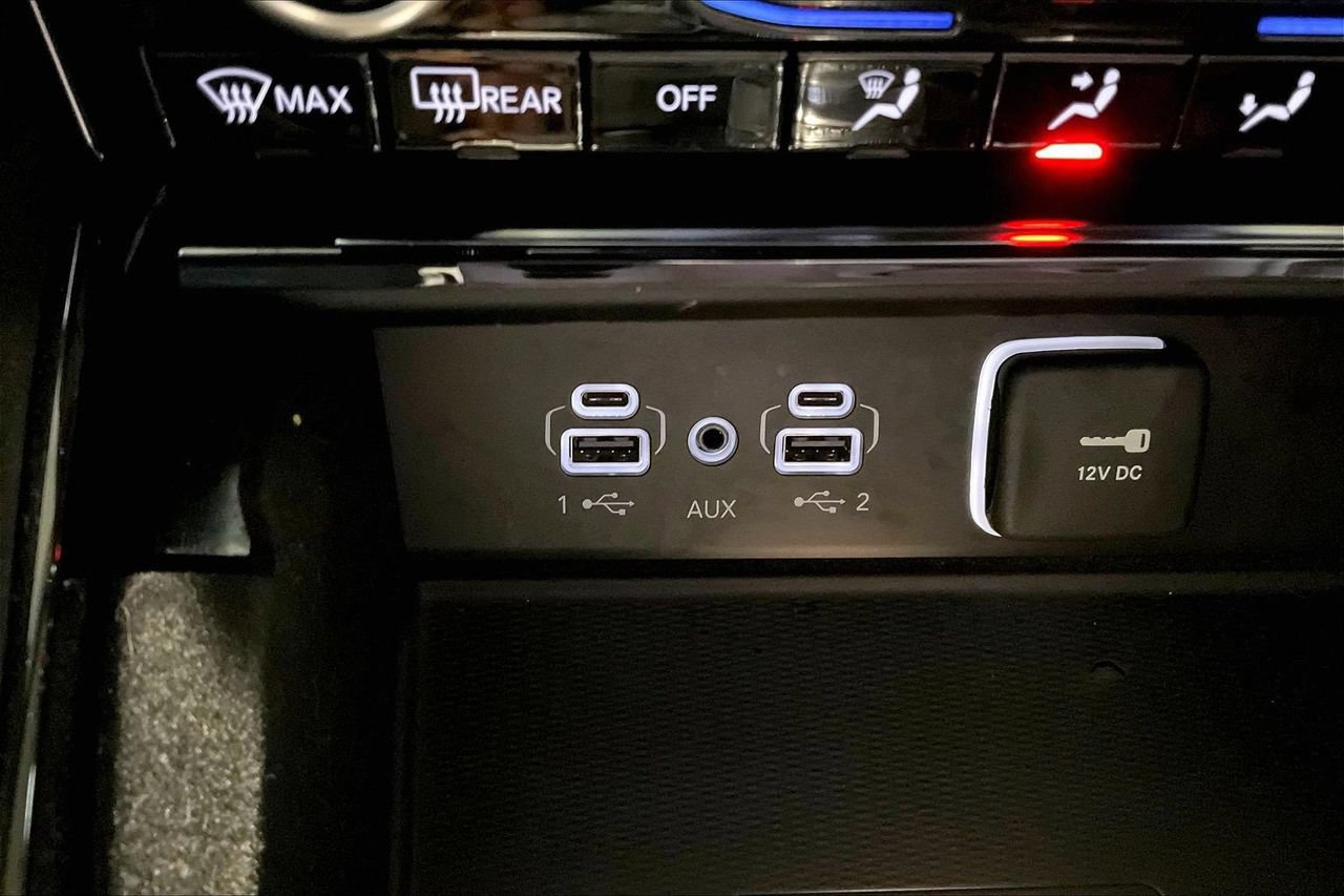 Certified 2022 Jeep Grand Cherokee Overland w/ Luxury Tech Group IV AWD/4WD image 19