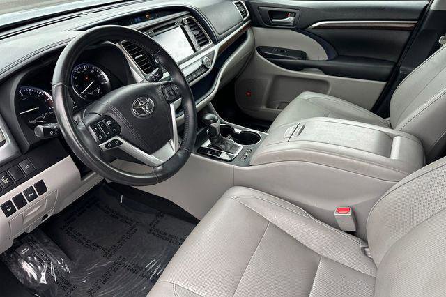 Used 2016 Toyota Highlander Limited image 12