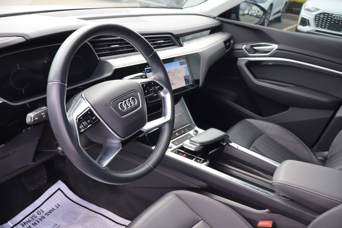 Used 2021 Audi e-tron Premium w/ Convenience Plus Package image 10