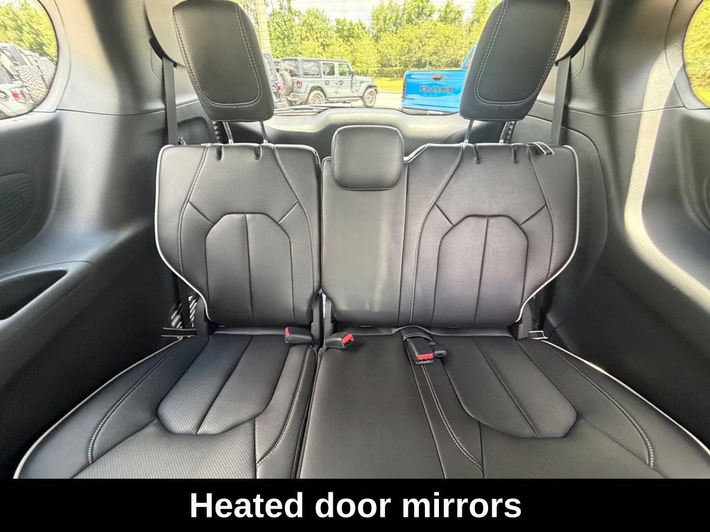 New 2027 Chrysler Pacifica Limited FWD image 30