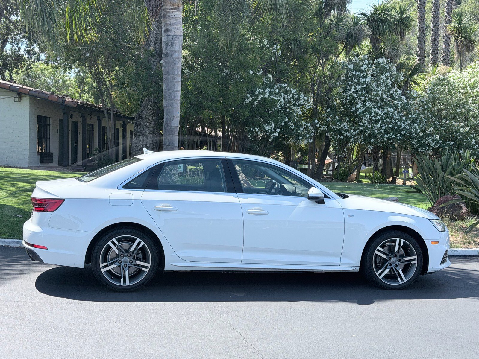 Used 2017 Audi A4 2.0T Ultra Premium Plus w/ Premium Plus Package FWD image 6