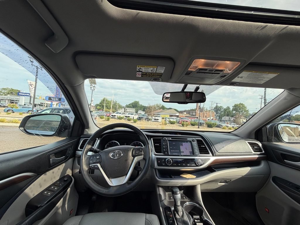 Used 2015 Toyota Highlander Limited AWD/4WD image 10