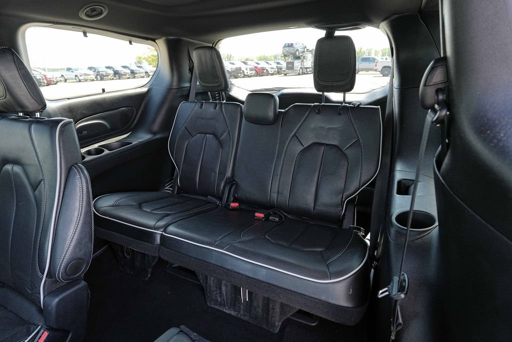 Used 2025 Chrysler Pacifica Limited FWD image 20