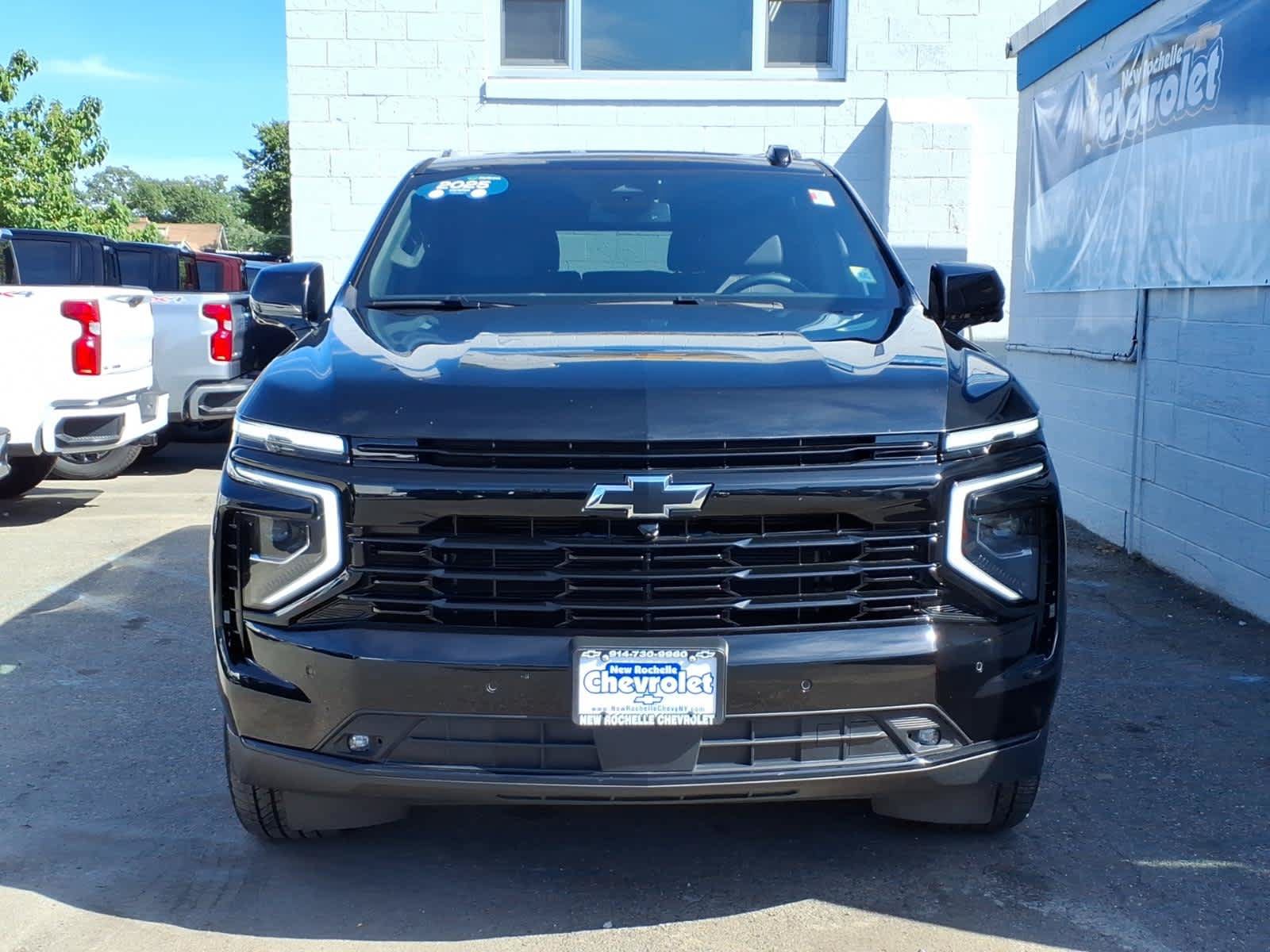 Used 2025 Chevrolet Suburban RST w/ Comfort Package AWD/4WD image 2