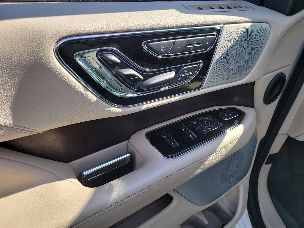 Used 2021 Lincoln Navigator Reserve image 17