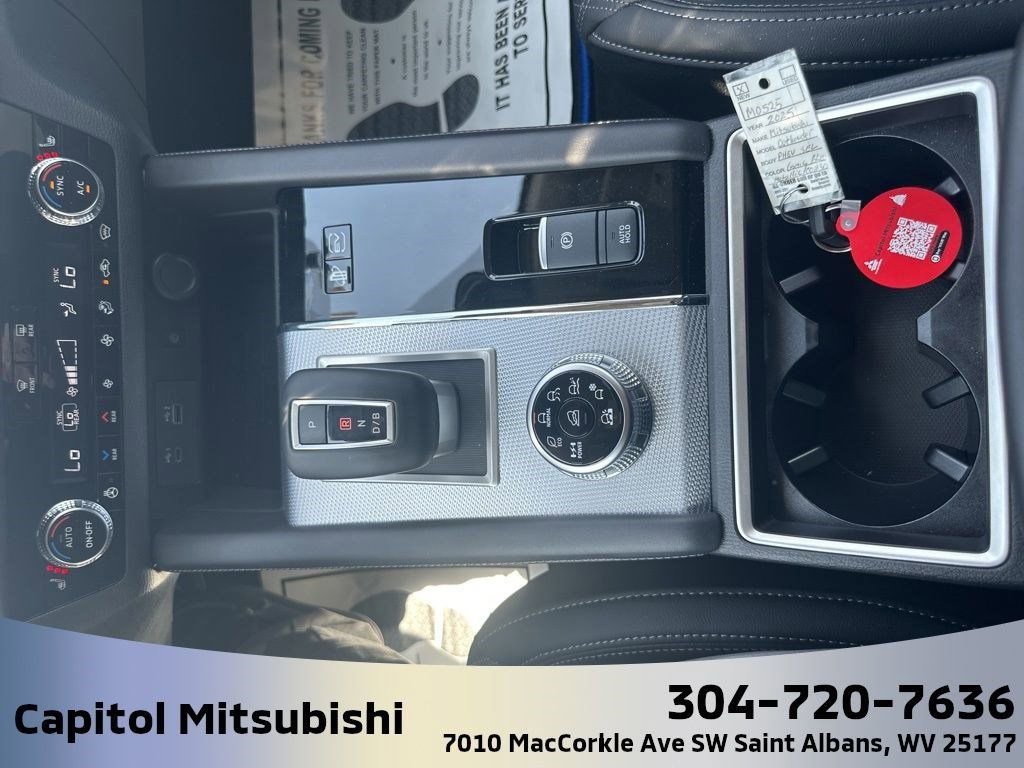New 2025 Mitsubishi Outlander SEL image 23