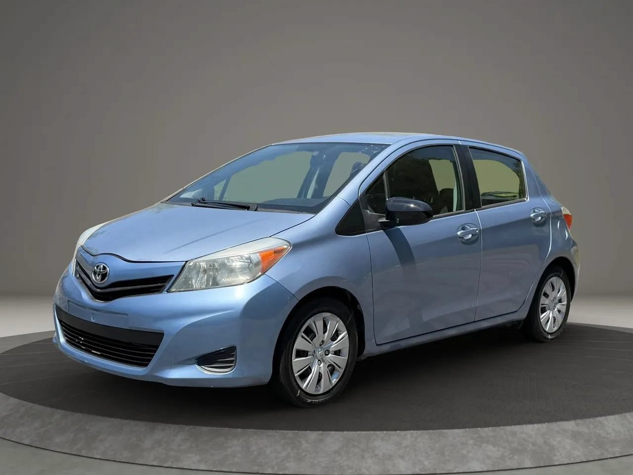 Used 2014 Toyota Yaris LE FWD video 1
