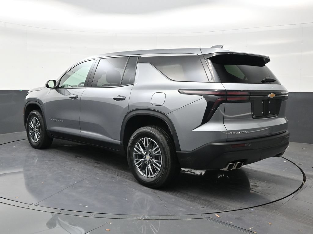 Used 2024 Chevrolet Traverse LS FWD image 3