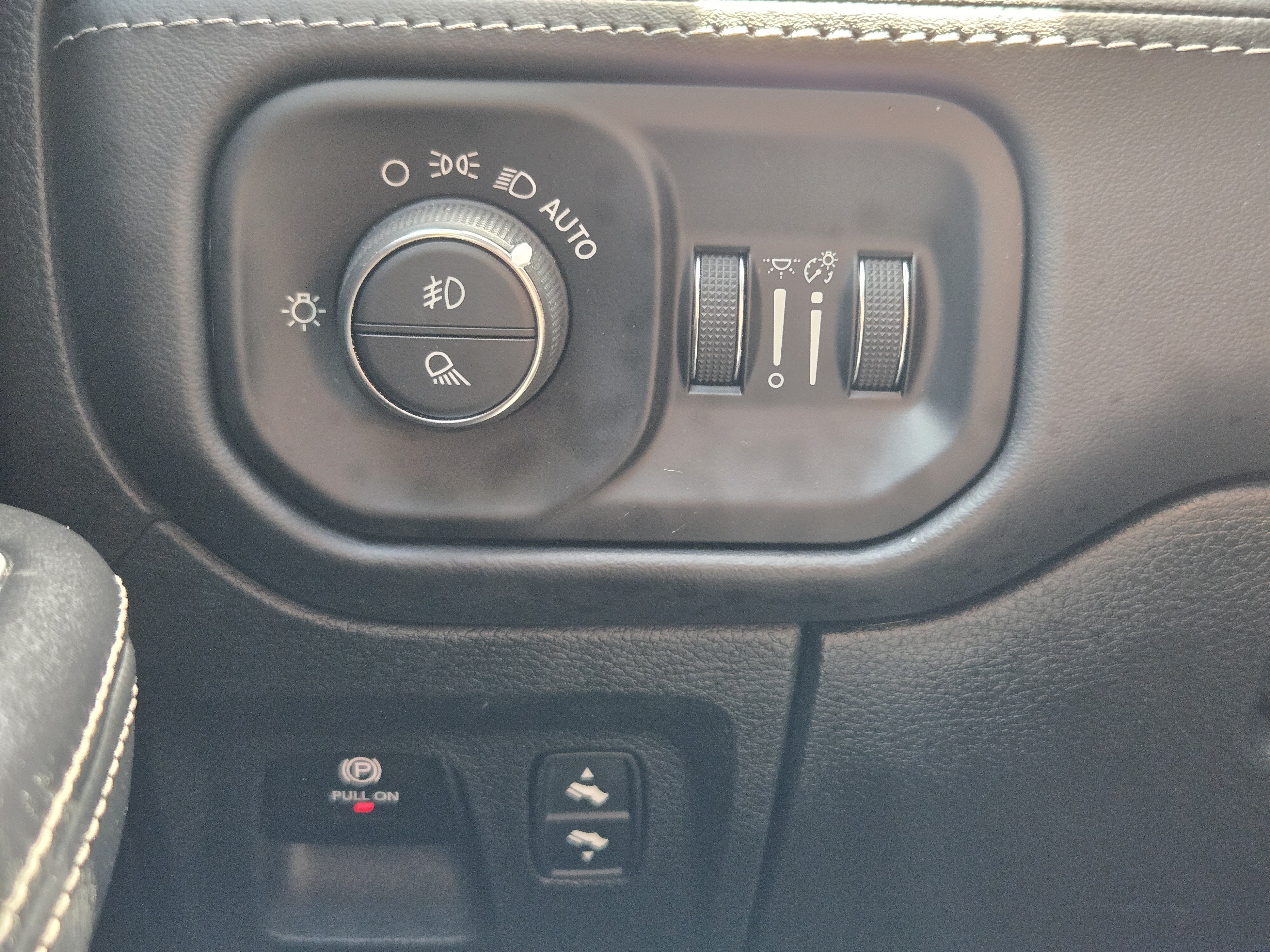 Used 2023 RAM 1500 Limited AWD/4WD image 17