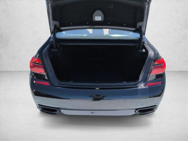 Used 2017 BMW 750i RWD image 6