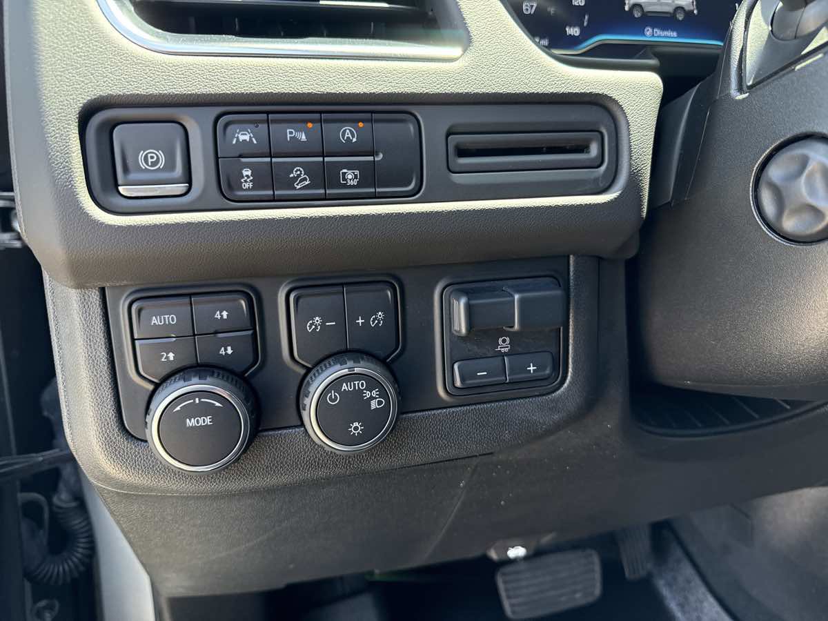 Used 2024 Chevrolet Tahoe Z71 w/ Luxury Package AWD/4WD image 13