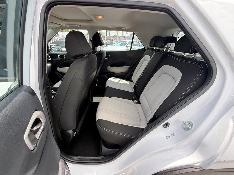 Used 2023 Hyundai Venue SEL FWD image 14