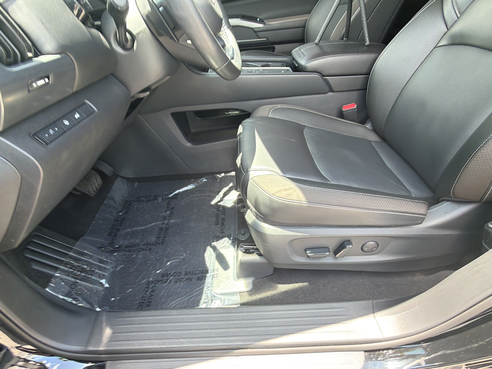 Certified 2025 Nissan Pathfinder SL w/ SL Premium Package FWD image 29