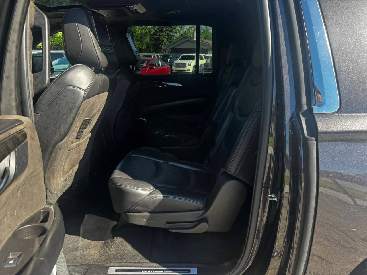 Used 2016 Cadillac Escalade ESV Platinum AWD/4WD image 18