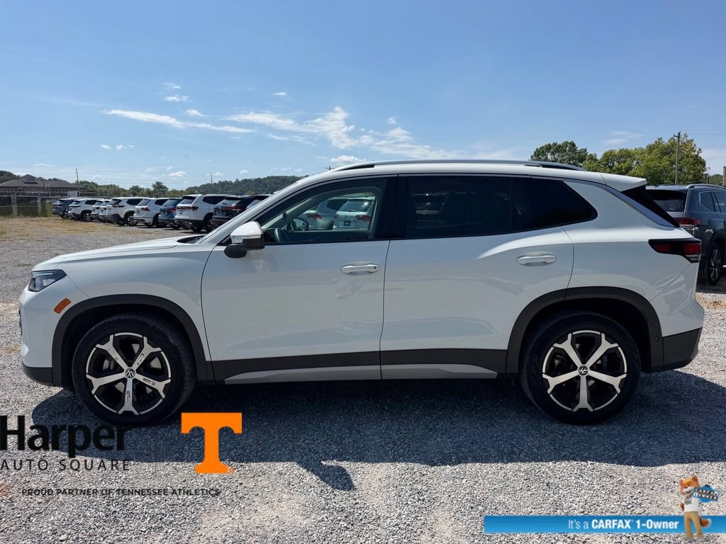 Used 2025 Volkswagen Tiguan SE w/ Panoramic Sunroof Package AWD/4WD image 2