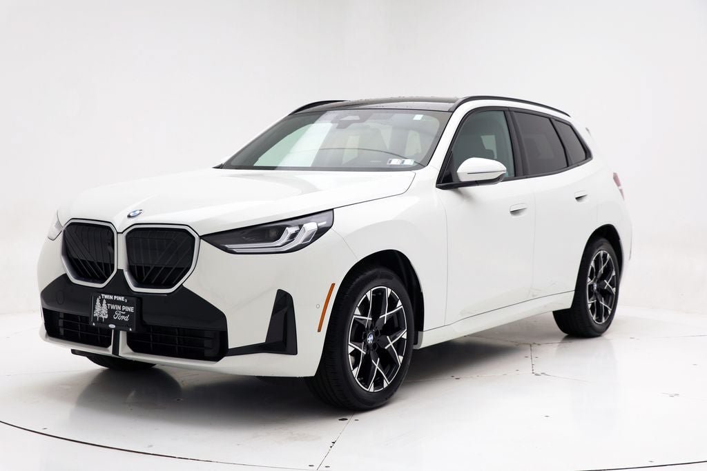 Used 2025 BMW X3 xDrive30i w/ Premium Package AWD/4WD image 2