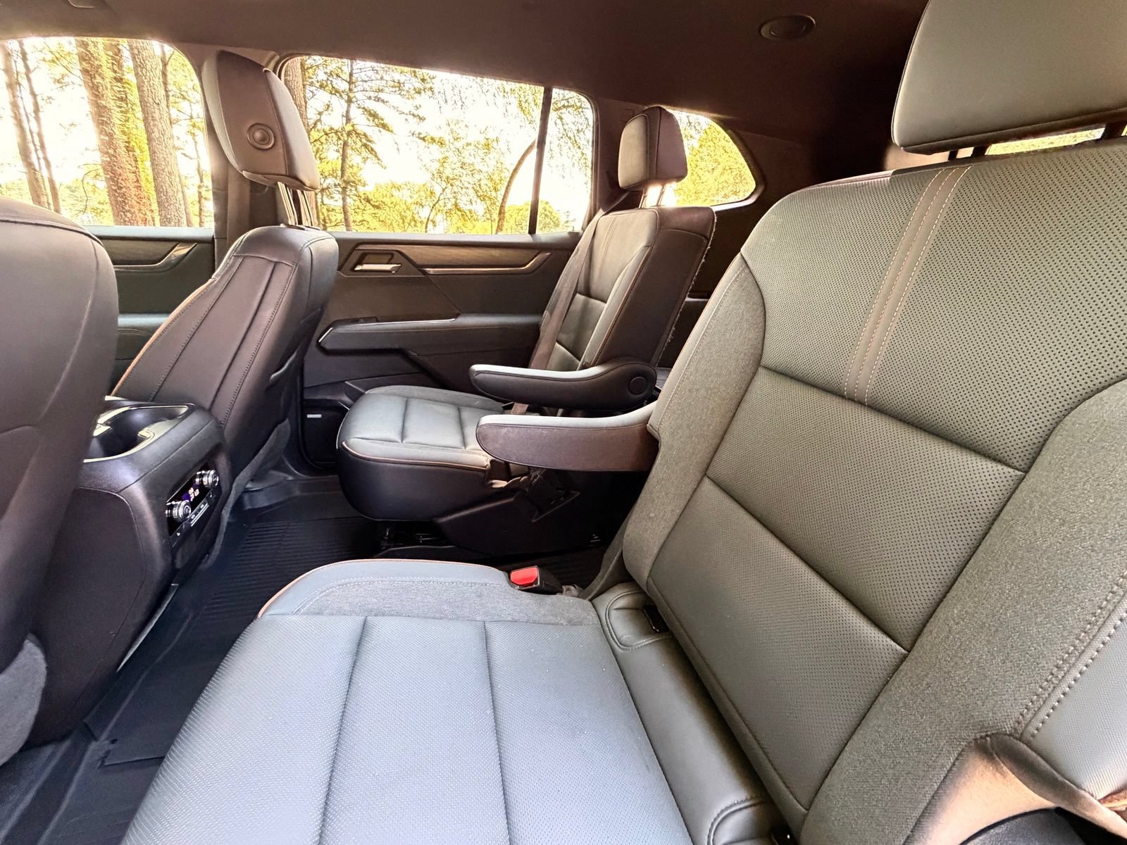 Used 2024 GMC Acadia AT4 w/ Luxury Package AWD/4WD image 13