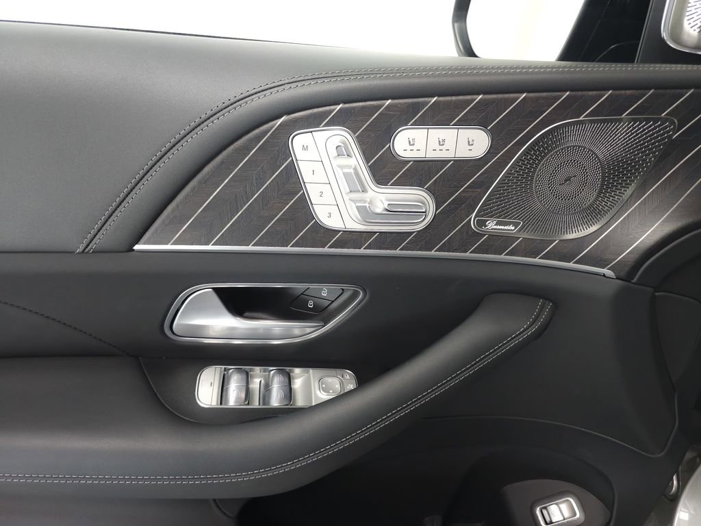 Used 2025 Mercedes-Benz Maybach GLS 600 4MATIC image 6