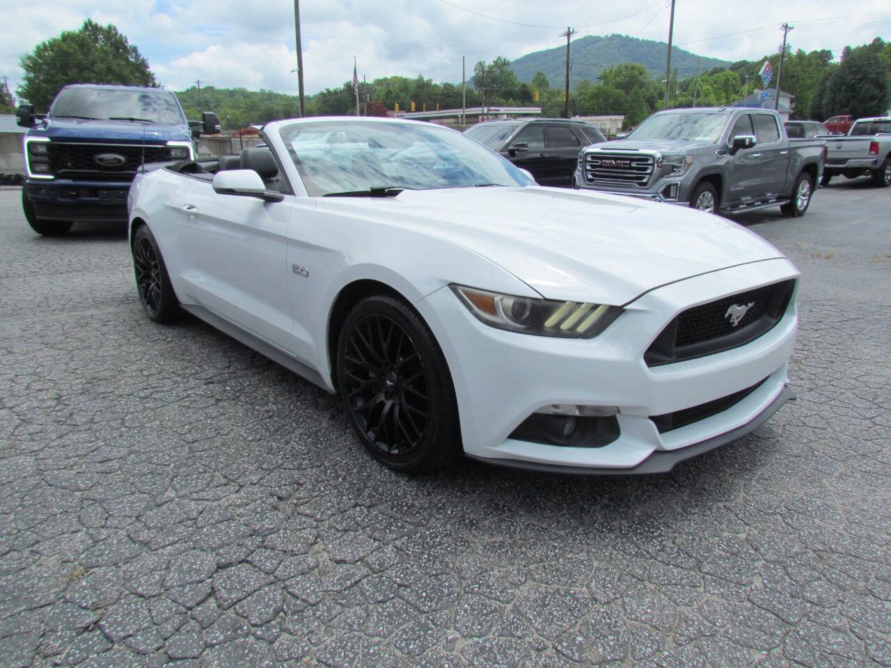 Used 2017 Ford Mustang GT Premium RWD image 4